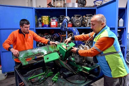 Büyükşehir'in Maharetli Ustalarıyla Maliyet Enaza İniyor