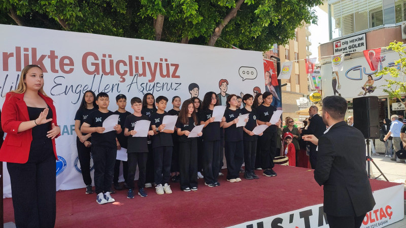 Tarsus Çukurova Kampüs Koleji öğrencilerden konseri göz kamaştırdı