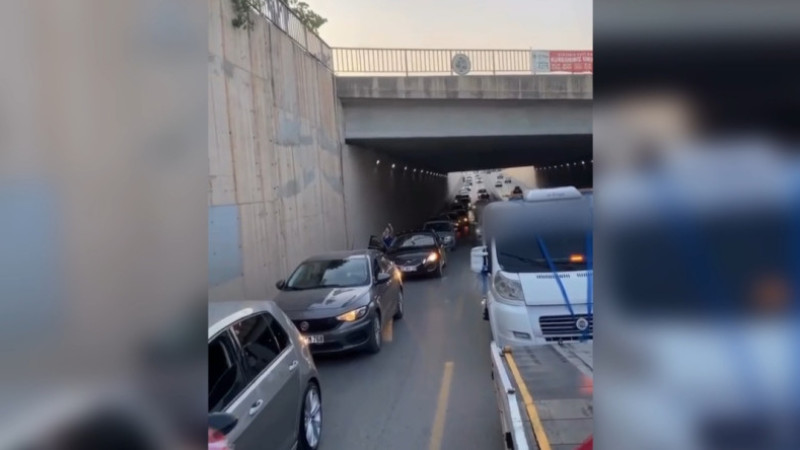 Tarsus'ta Düğün Konvoyu Yolu Kesip, Trafiği Engellediler 270 bin Ceza yediler