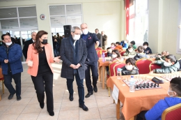 Tarsus Belediyesinin Satranç Turnuvasında Ödüller Sahiplerini Buldu