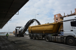 Mersin Büyükşehir Ekipleri Tarsus Hal Kompleksini Asfaltladı