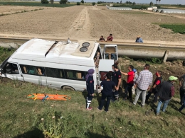 Tarsus’ta Tarım işçilerini taşıyan minibüs kaza yaptı 7 kişi yaralandı