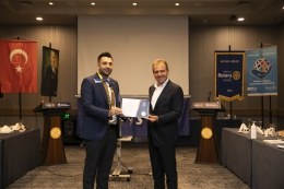 Başkan Vahap Seçer, Mersin Rotary Kulübüne Konuk Oldu