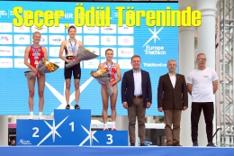 Başkan Seçer, Triatlon Kupası Ödül Törenine Katıldı