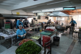 Tarsus Belediyesi günde 6 bin sıcak yemeği vatandaşa ulaştırıyor