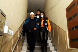 Akdeniz Belediyesi Tedavisi Süren Depremzede Hastaları Hastaneye Ulaştırıyor