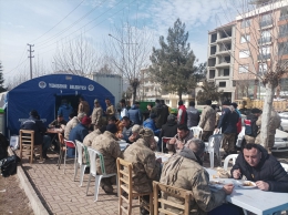 Yenişehir Belediyesi, Adıyaman'da Hergün 4 Bin Kişiye Yemek Veriyor
