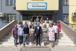 Öğrencilerin Çantası Bu Yılda Vahap Seçer'den