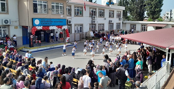 Huzurkent İlkokulundaki 23 Nisan Töreninde Duygusal Anlar
