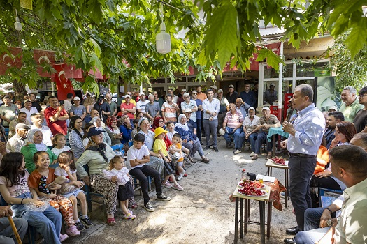 Başkan Seçer, Bayramın Son Günü Mezitli Halkıyla Bayramlaştı