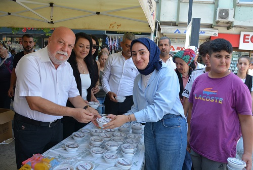 Büyükşehir 13 İlçede AŞURE Dağıttı