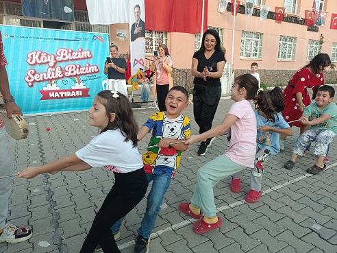 Büyükşehir'in  Çamlıyayla'da Köy Bizim Şenlik Bizim Coşkusu