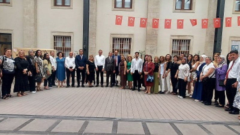 Tarsus Halk Eğitim Merkezi'nin Geleneksel Karma Resim Sergisi açıldı