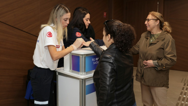 Mersin Büyükşehir'den Diyabet gününde şeker ölçümü