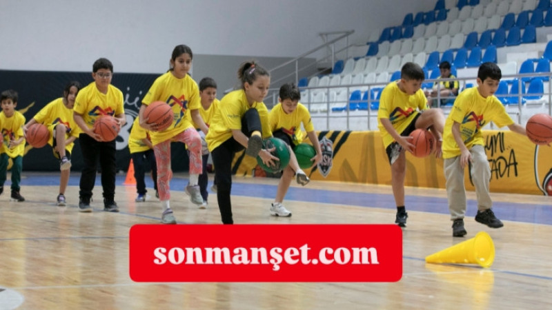 Mersin Büyükşehir Belediyesi'nin Basketbol Kurslarında Geleceğin Basketçileri Yetiştiriliyor