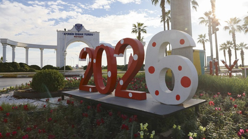 Büyükşehir Mersin'inin Dört Yanını Yeni Yıl Süsledi