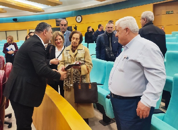 Serkan Akkaya, Ülker Aydın'a Çiçekle Teşekkür etti