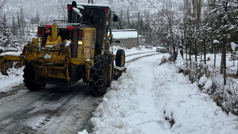 Mersin Büyükşehir Belediye Ekiplerinin Yoğun Kar Mücadelesi