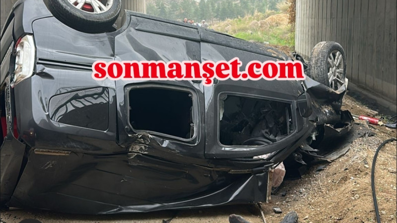 Seyir Halindeki Araç, Otoyol Köprüsünden Uçtu:2 Ölü, 3 Yaralı 