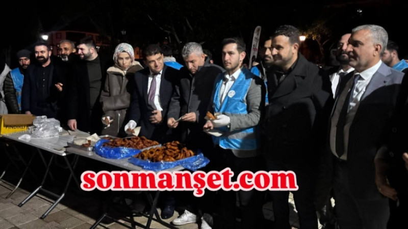 AK Parti Tarsus'ta Miraç Kandili'nde Tatlı dağıttı 