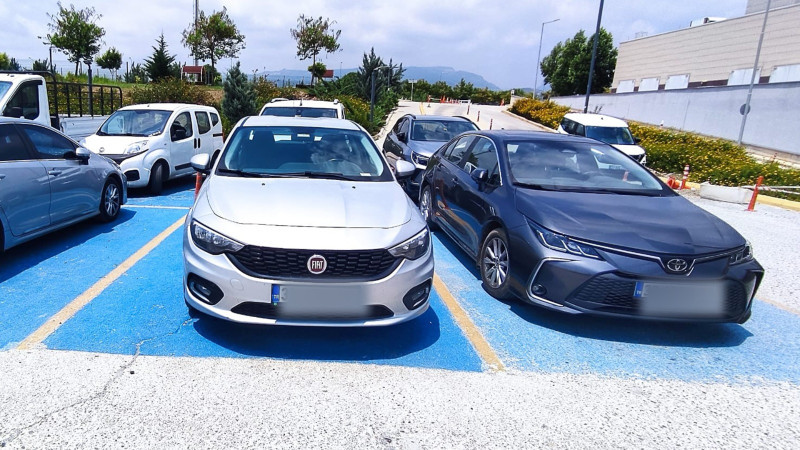Mersin'de Engelli Rampalarına Araç Park Edenlere Ceza Yağdı 