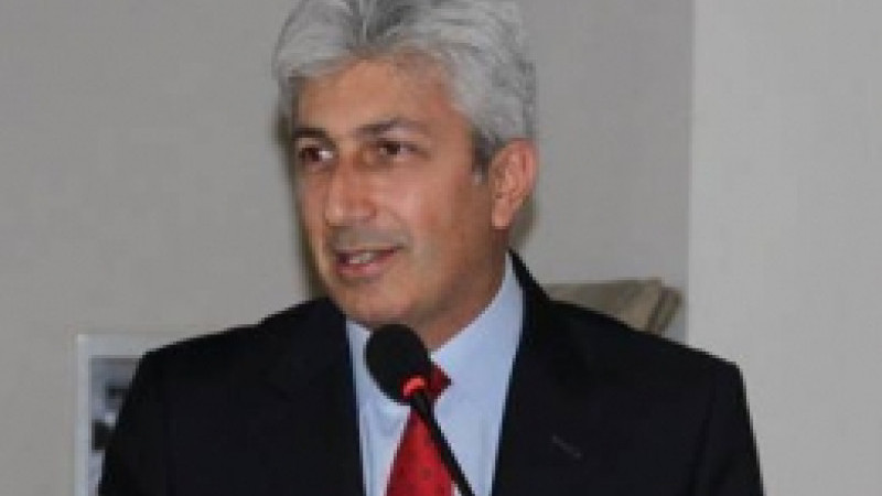 Dr. Ayhan Cankut